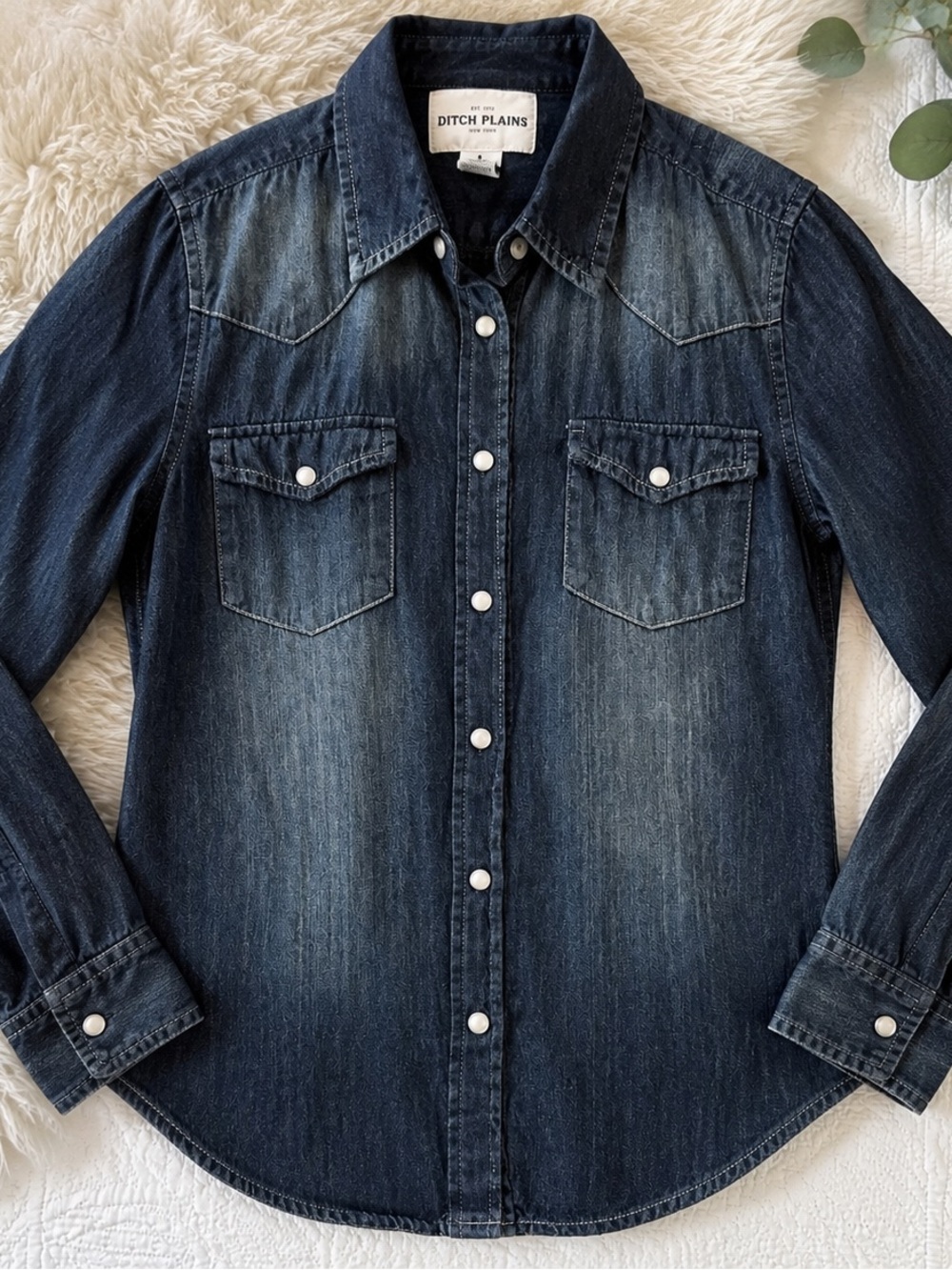 Ditch Plains New York Women’s Large Denim Pearl Snap Western Shirt